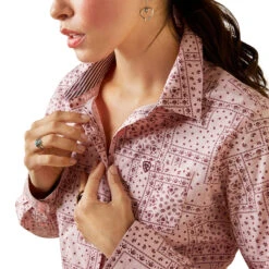 10043475 Women's Wrinkle Resist Kirby Stretch Shirt By Ariat -Western Cowboy Boots Shop 10043475 01