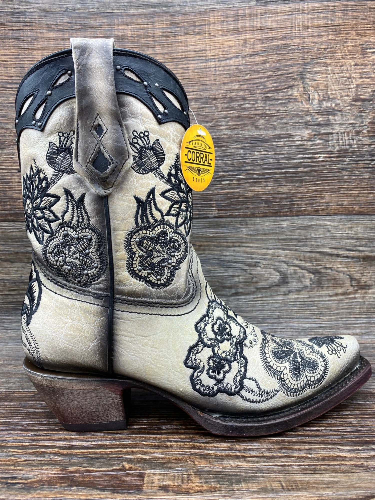 A4159 Ladies Black & White Embroidered Snip Toe Western Boot By Corral 2 A4159 Ladies Black & White Embroidered Snip Toe Western Boot By Corral - Image 2