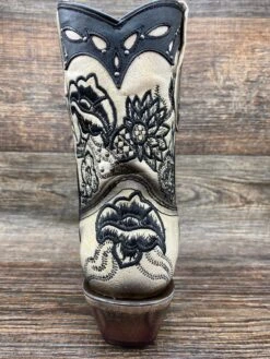 A4159 Ladies Black & White Embroidered Snip Toe Western Boot By Corral 8 A4159 Ladies Black & White Embroidered Snip Toe Western Boot By Corral -Western Cowboy Boots Shop IMG 5477 scaled