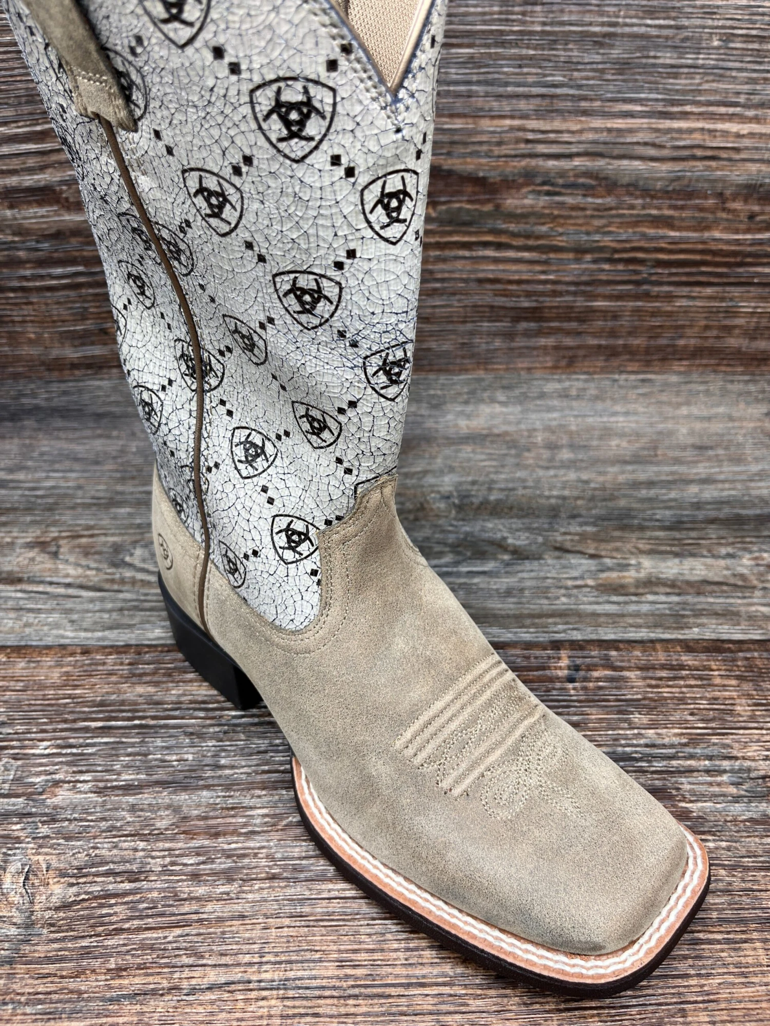 10040362 Women's Round Up Wide Square Toe Western Boot By Ariat 2 10040362 Women's Round Up Wide Square Toe Western Boot By Ariat - Image 2